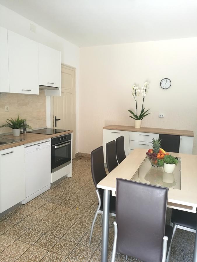 Authentic Dalmatian House Apartment คาชเตลา ภายนอก รูปภาพ